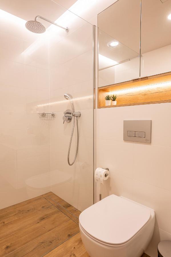 Pinea Sky Premium Apartament Z Widokiem Na Morze Ze Spa I Basenem Przy Plazy Побєрово Екстер'єр фото