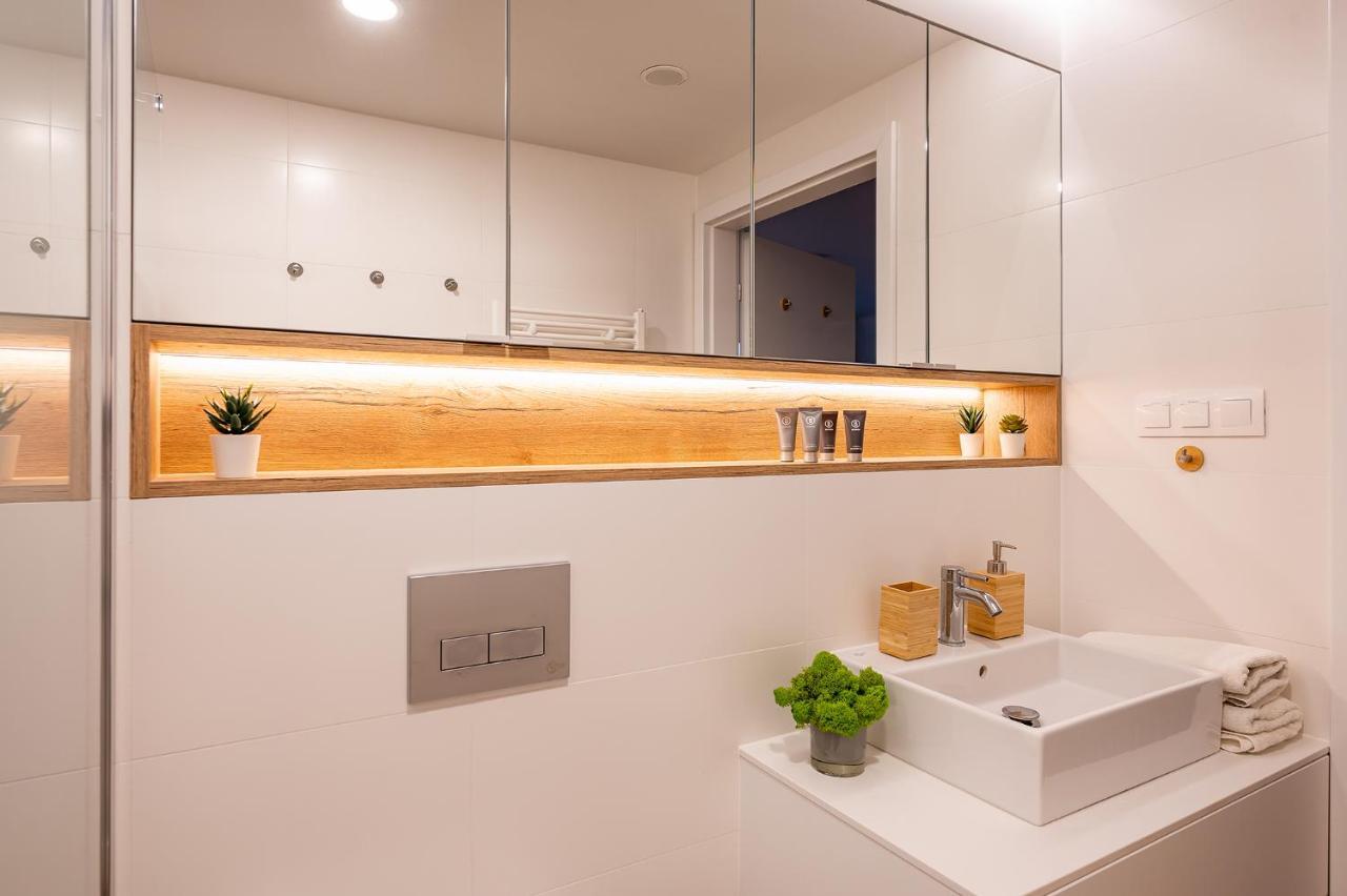 Pinea Sky Premium Apartament Z Widokiem Na Morze Ze Spa I Basenem Przy Plazy Побєрово Екстер'єр фото