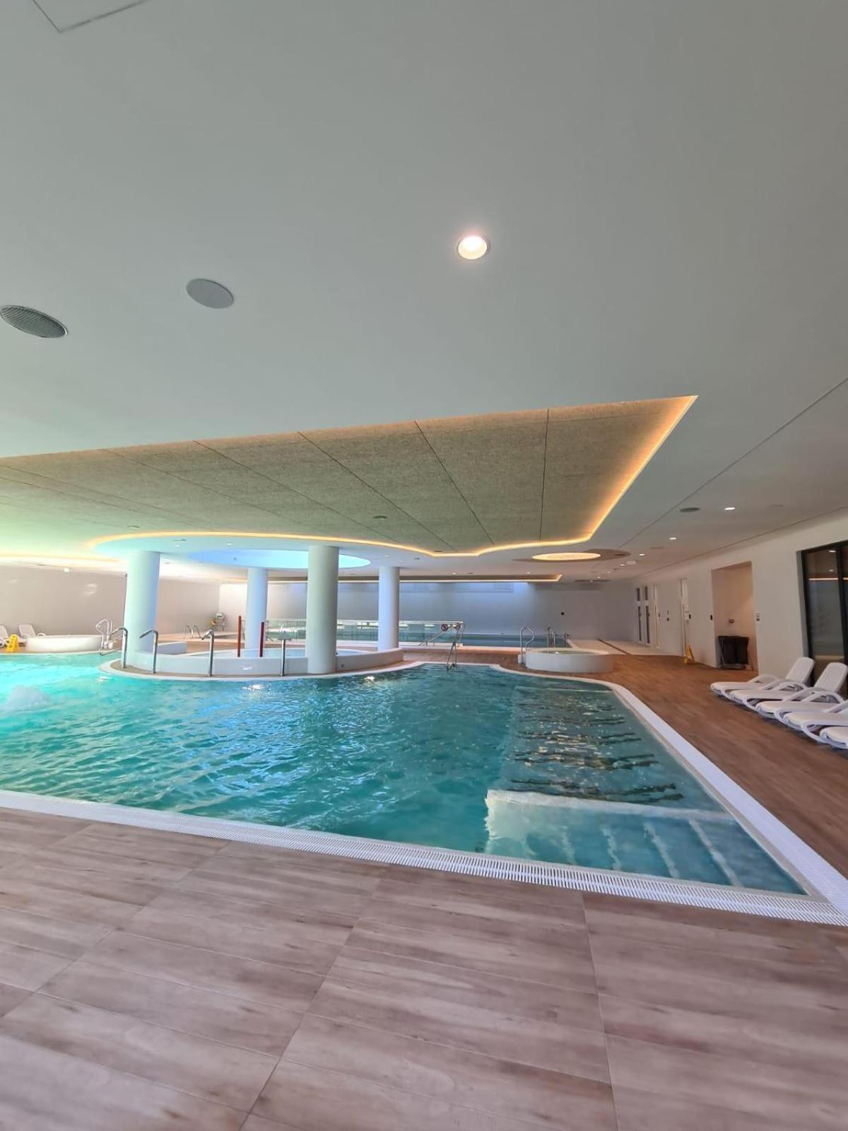 Pinea Sky Premium Apartament Z Widokiem Na Morze Ze Spa I Basenem Przy Plazy Побєрово Екстер'єр фото